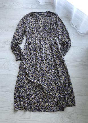 Красивое платье в цветочки