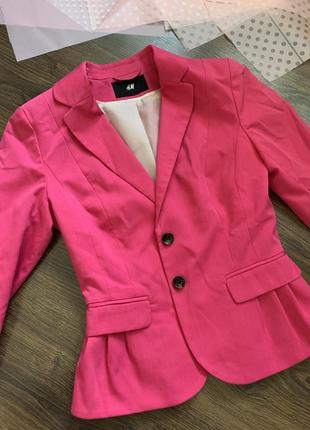 Ярко розовый пиджак жакет на лето весну размер xs s m h&m