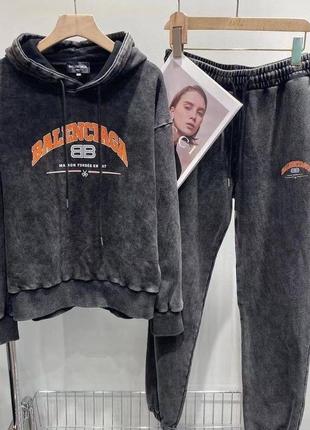 Костюм спортивний в стилі balenciaga
