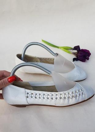 Оригінальні шкіряні італійські білі туфлі з красивим боковим плетінням6 фото