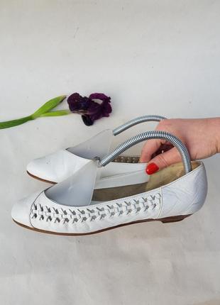 Оригінальні шкіряні італійські білі туфлі з красивим боковим плетінням5 фото