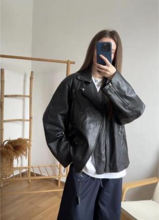 Zara кожаная куртка оверсайз из мужского плеча в байкерском стиле, кожаная, косуха, кожанка