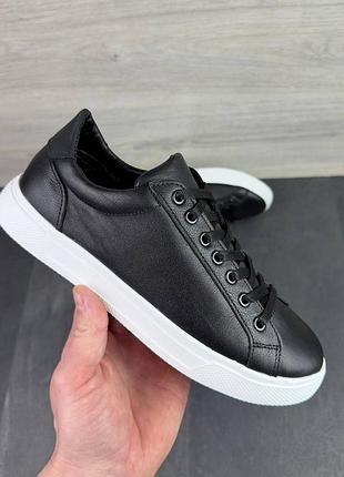 Чоловічі шкіряні кеди чорного кольору з білою підошвою натуральна шкіра