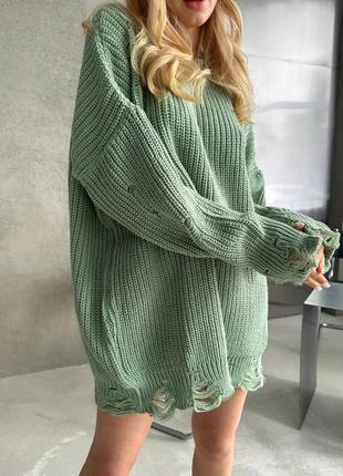 Рваный свитер туника