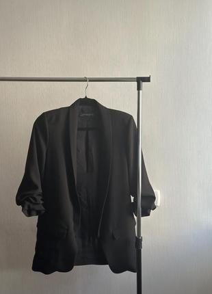 Піджак чорний zara xs з зібраним рукавом