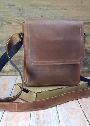 Мужская кожаная сумка  gs c декоративной строчкой 23*20*7 см коньячная