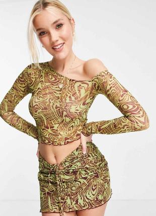 Асимметричная кроп-топ из сетки на длинный рукав