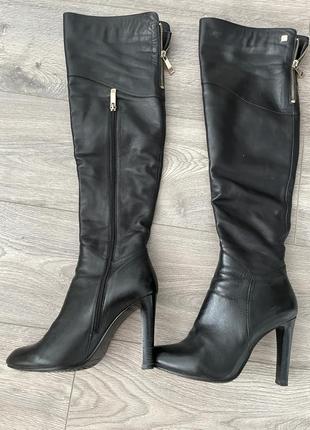 Шкіряні ботфорти estro