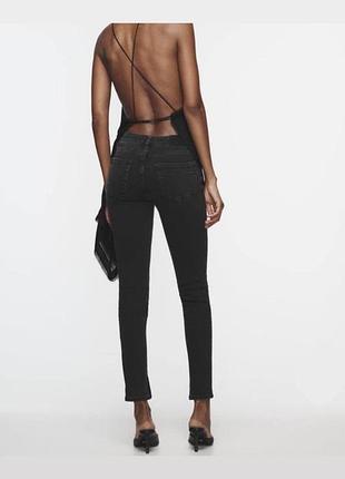 The contour skinny in black