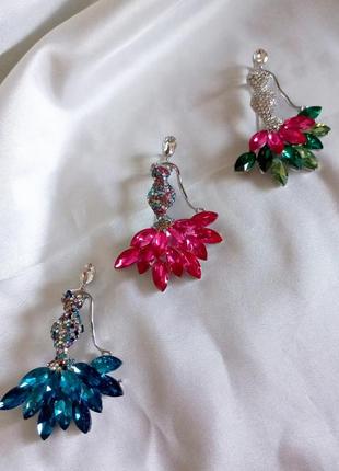 Жінка русалка танцююча  прикраса блискуча брошка з камінчиками