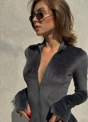 Нереально стильный велюровый комбез