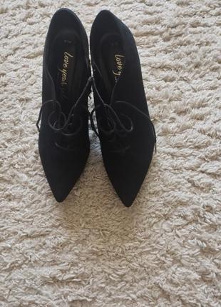 Чорні туфлі