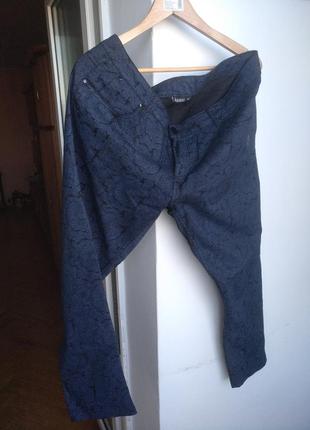 Стильные брюки джинсы с рисунком 52-56