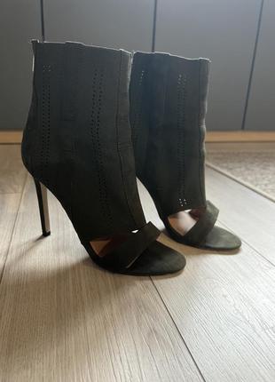 Ботільйони з відкритим носком zara