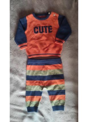 Костюм трикотажный.