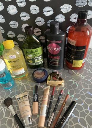 Набор для ухода за волосами и телом.