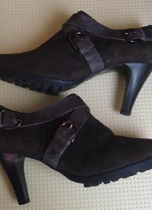 Caprice брендовые демисезонные замшевые туфли  38 р.