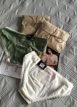 Набор хлопковых трусиков в нежной расцветке с кружевной отделкой