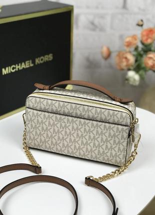 Сумка жіноча крос-боді michael kors оригінал medium logo smartphone crossbody bag біла в лого крос-боді5 фото