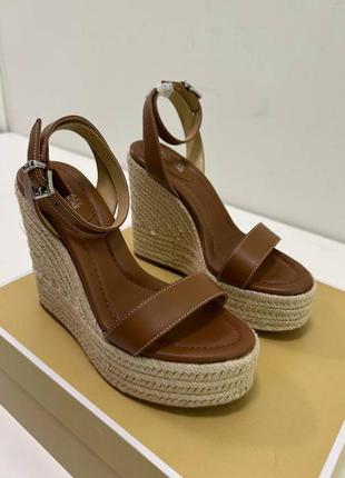 Сандалии на платформе michael kors