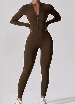 Спортивный коричневый эластичный комбинезон костюм на молнии