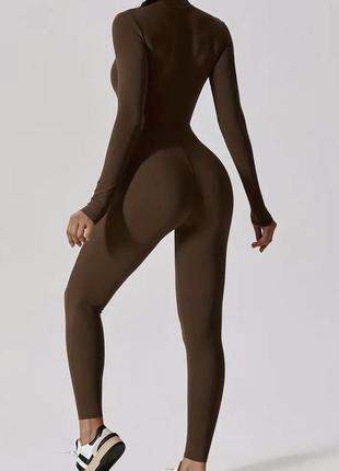 Спортивный коричневый эластичный комбинезон костюм на молнии