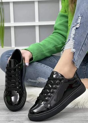 Кроссовки, кеды женские