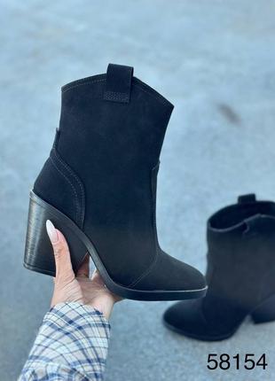 Черевики жіночі козачки