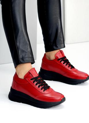 Якісні повністю шкіряні жіночі кросівки, яскраві червоні на танкетці, топ якості