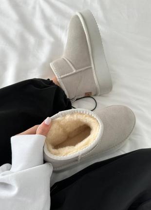 Ugg ultra mini platform milk