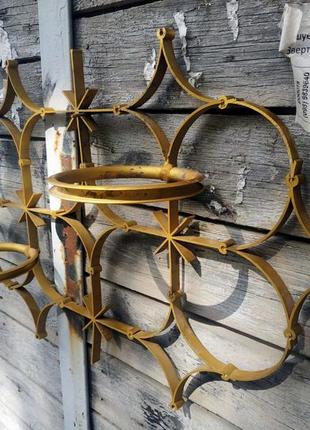 Кованая подставка под вазоны металлическая ажурная золотая