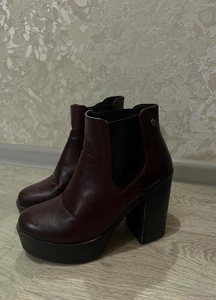 Ботинки на каблуке