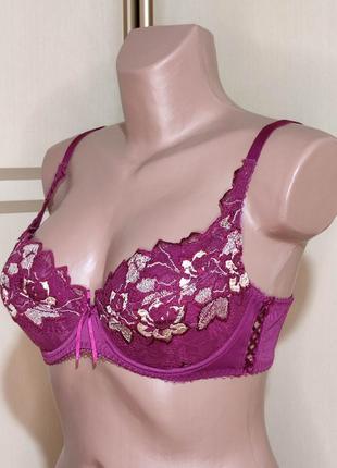 Бюстгальтер с формованной поролоновой чашкой на косточках