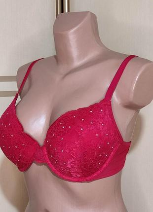 Бюстгальтер з формованою поролоновою чашкою на кісточках