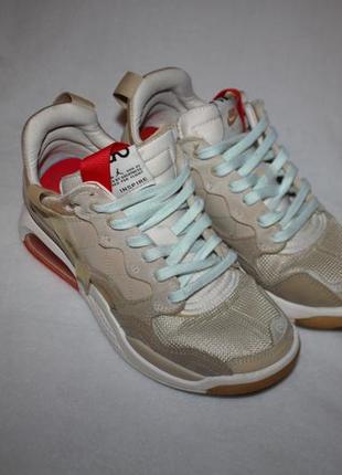 Кроссовки фирмы nike air jordan ma2 cw5992-200 ( оригинальные) 39 размера по стельке 25 см.