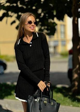 Женский молочный костюм с черной окантовкой - кофта с воротником поло + юбка мини