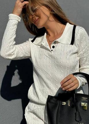 Женский молочный костюм с черной окантовкой - кофта с воротником поло + юбка мини