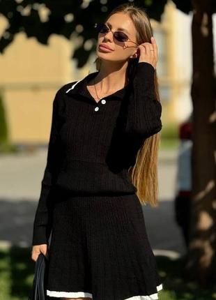 Женский молочный костюм с черной окантовкой - кофта с воротником поло + юбка мини