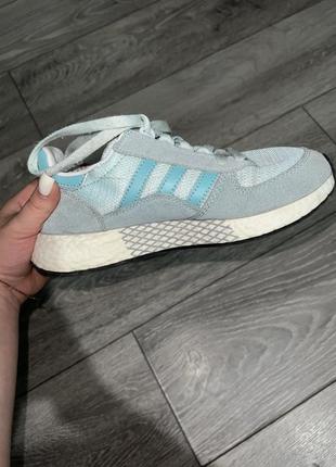 Adidas marathon кросівки