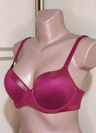 Бюстгальтер з формованою поролоновою чашкою на кісточках