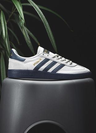 Кроссовки et another iteration of the adidas
