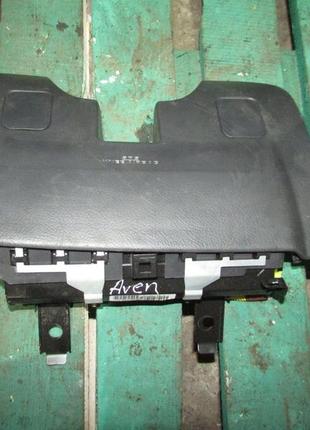 Колінна подушка безпеки праворульна toyota avensis t25