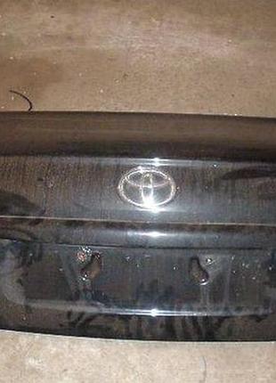 Кришка багажника дефект toyota avensis