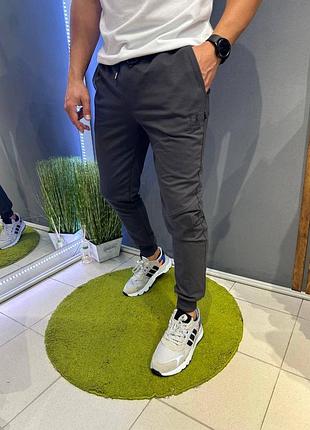 Мужские серые демисезонные спортивные штаны under armour