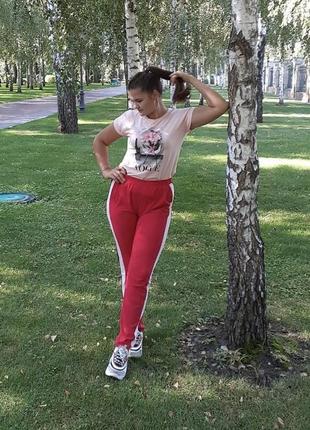 Брюки с лампасами