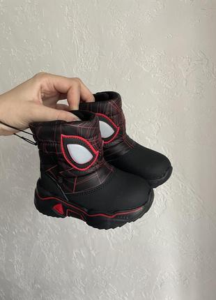 Черевики ботинки ботінки для хлопчика на липучках spider man дутики на осінь 23 24 27 розмір чорні