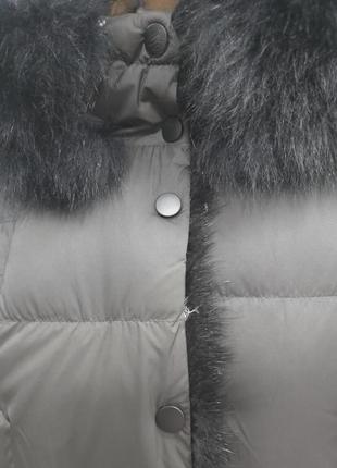 Куртка пуховая с капюшоном и натуральным мехом3 фото