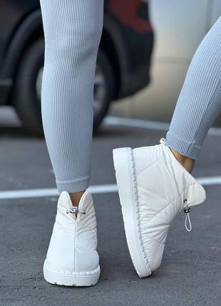 Ботинки дутики зимние бежевые