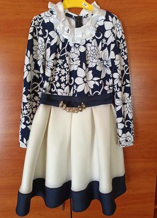 Нарядное платье с длинным рукавом на девочку