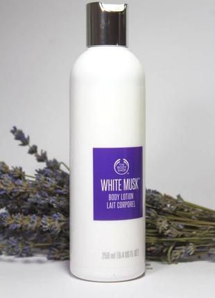 Лосьйон для тіла боді шоп білий мускус ароматний парфумований the body shop white musk smooth satin body lotion ірис ділія троянда ваніль масло ши